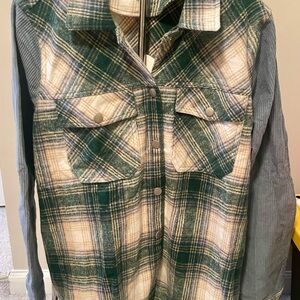 Umgee Women’s size L Green and White Plaid Shirt Jacket